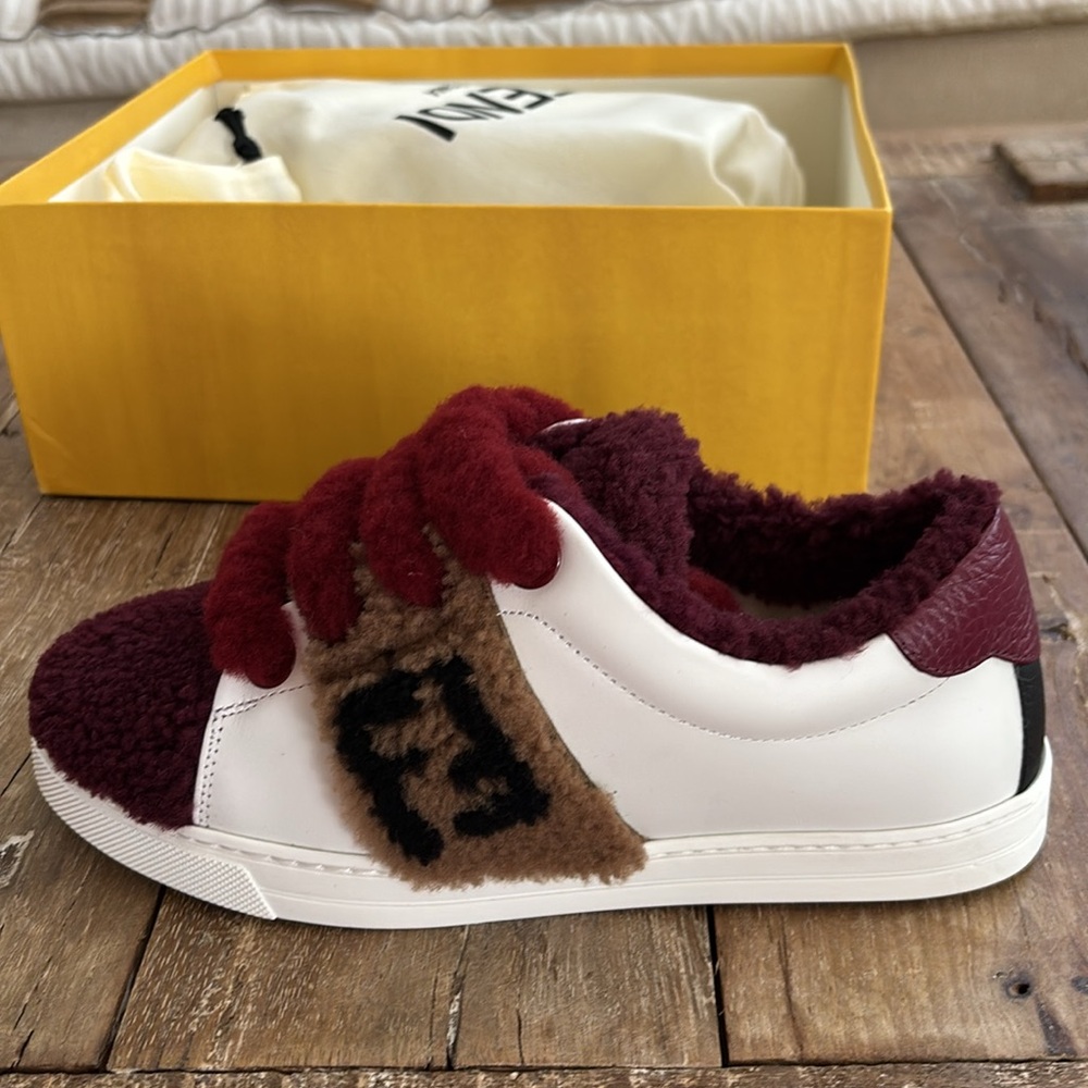 FENDI -Never Worn -Been in storage Several Years❤️
